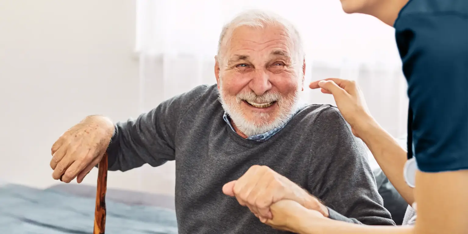 1gradmehr Pflege Zuhause - glücklicher Senior