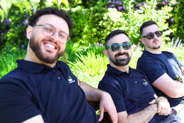 Teambild von 1gradmehr während das Team im Park Spaß hat